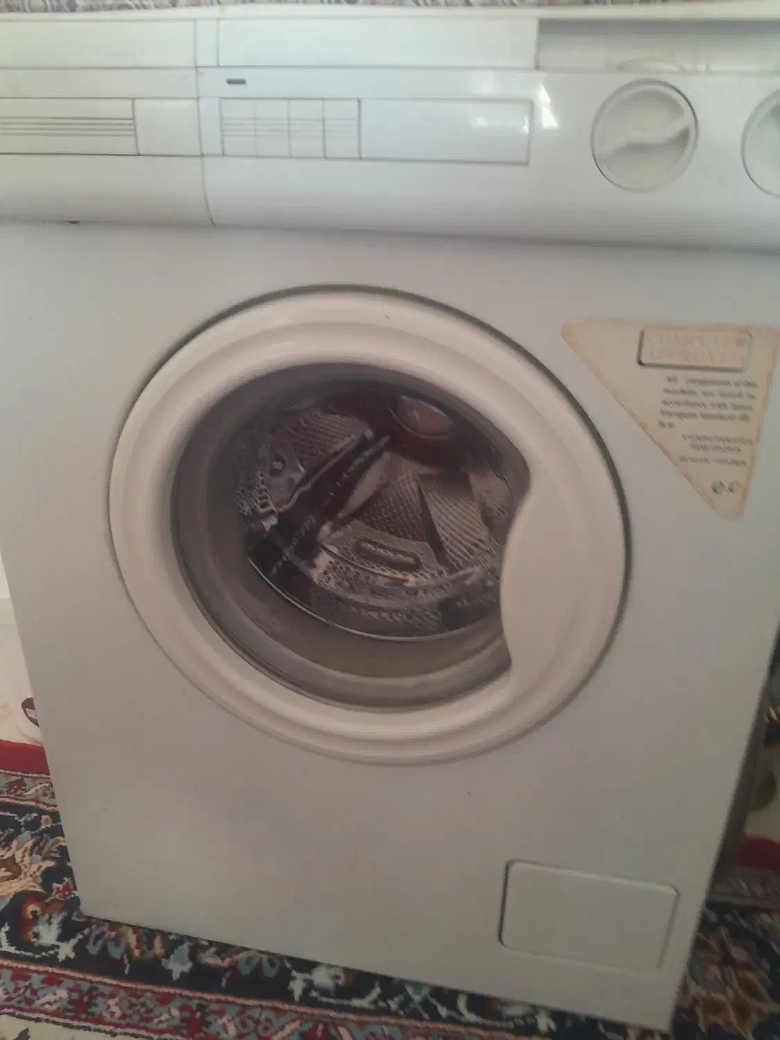 لباس شوئی  بسیار تمیز|ماشین لباسشویی و خشک‌کن لباس|داران, |دیوار