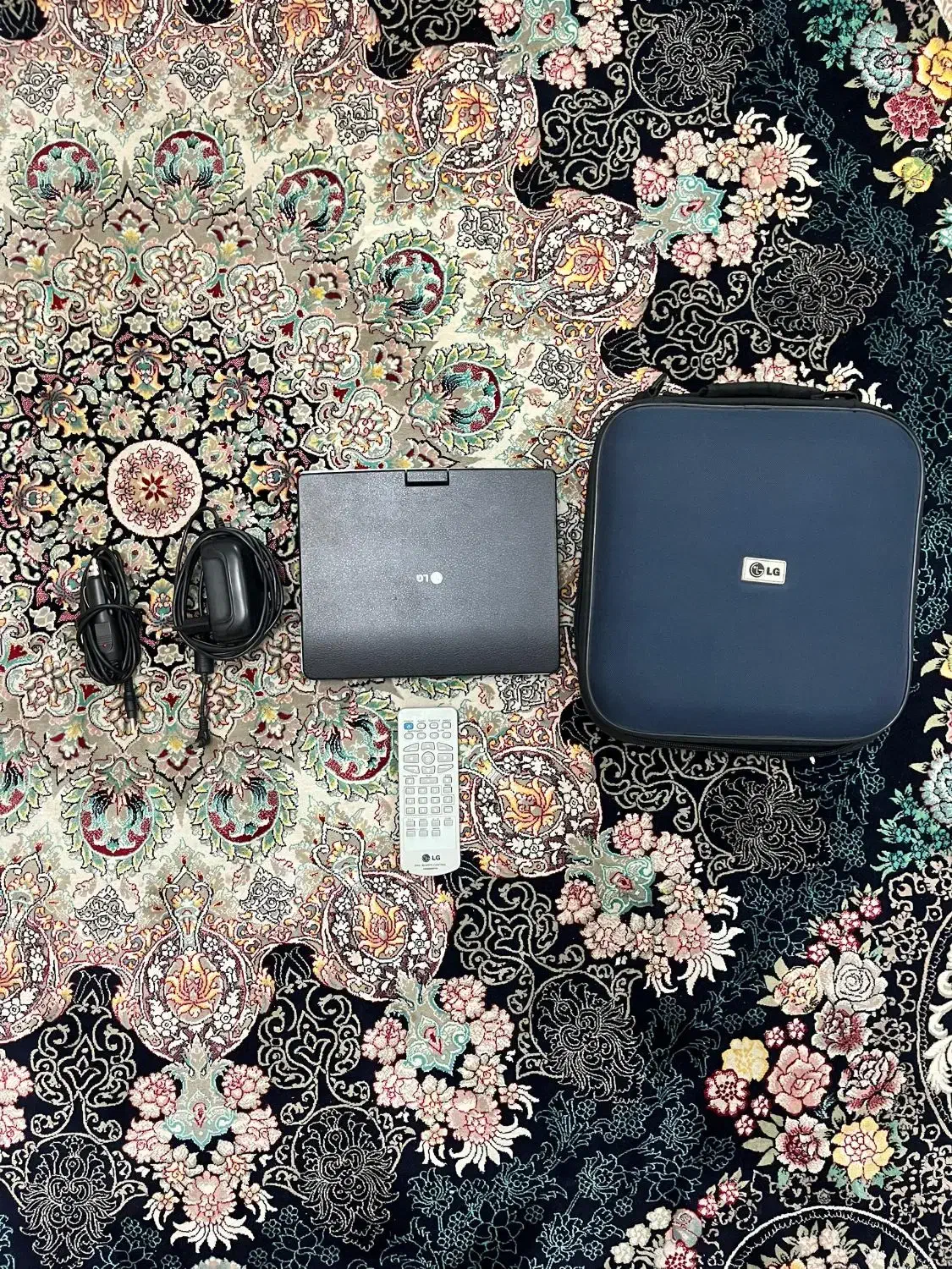 دی وی دی لبتابی لپ تابی پرتابل الجی با کیف کنترل|پخش‌کننده DVD و ویدیو|رباط‌کریم, رباط‌کریم|دیوار