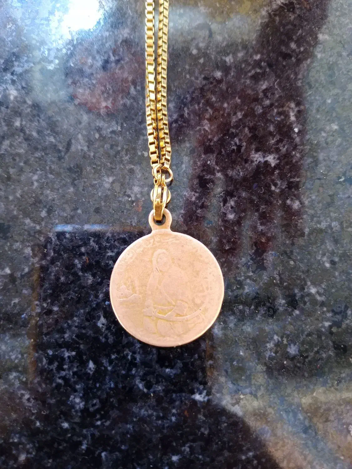 پلاک و زنجیر قدمت دار با نشان|جواهرات|آفتاب, |دیوار