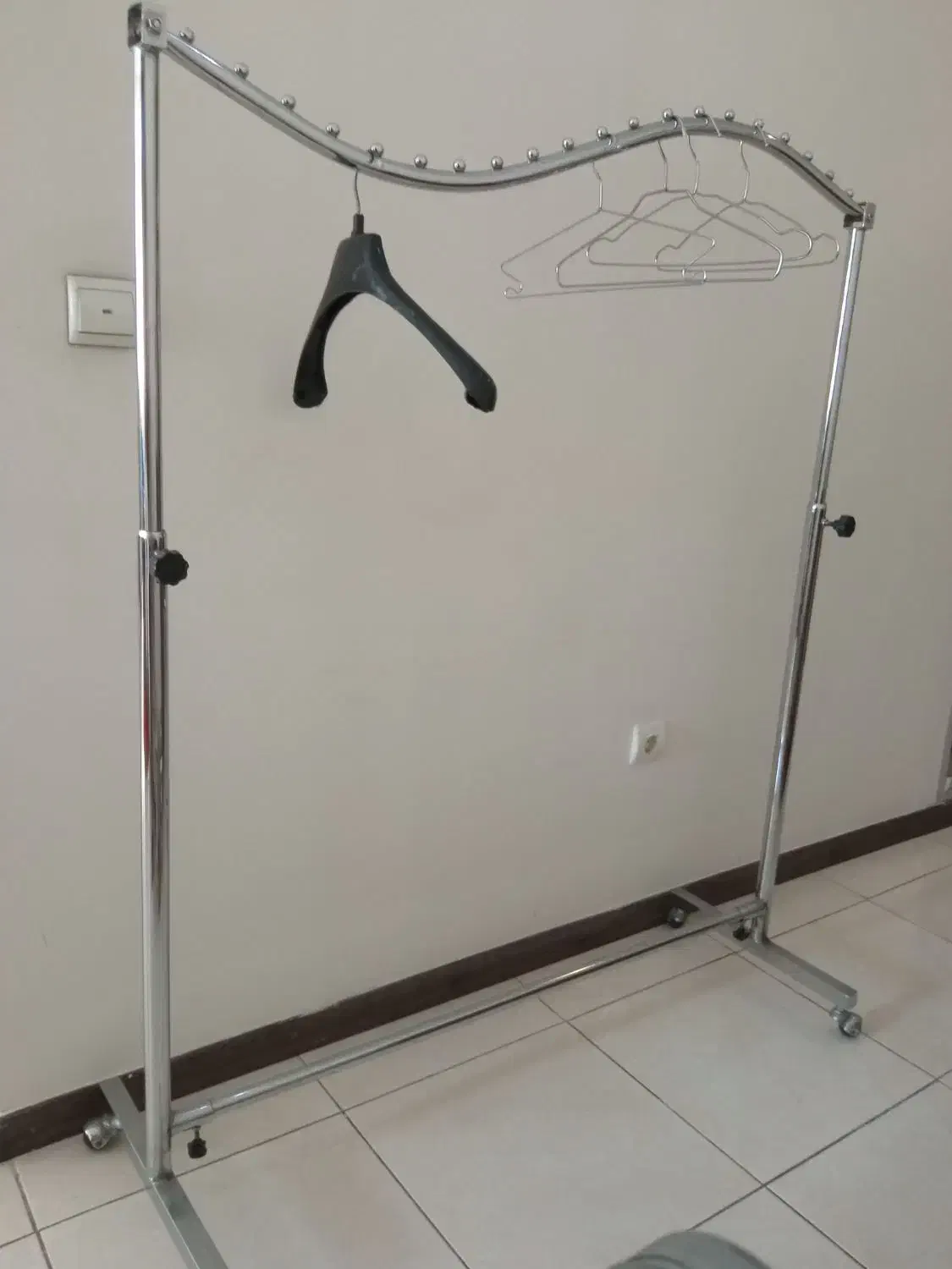 رگال لباس|بندرخت و رخت‌آویز|کرج, ساماندهی|دیوار