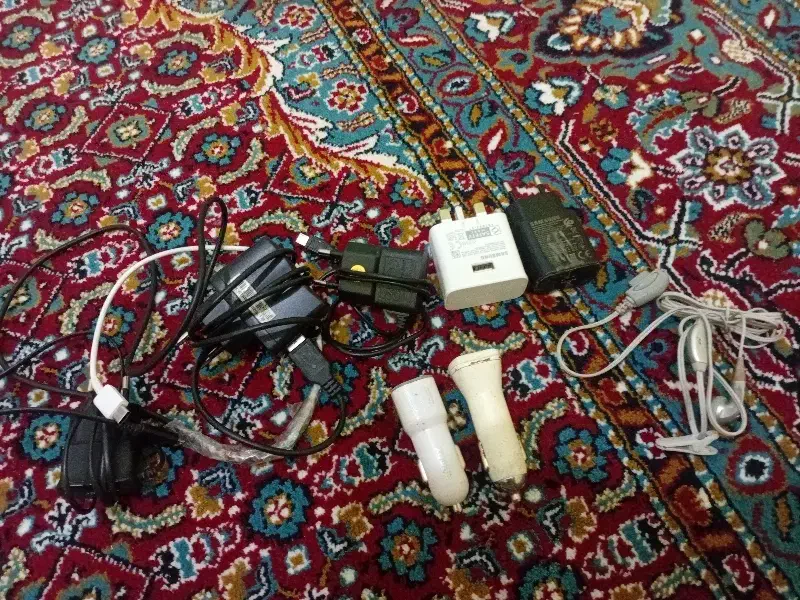 پنج عدد شارژر دو شارژر ماشین و یک هنسفری|لوازم جانبی موبایل و تبلت|اردبیل, |دیوار