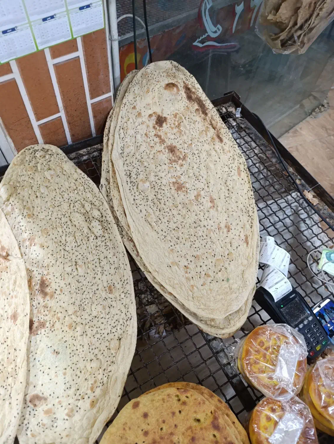 نان محلی خراسانی با آرد دیم گندم|خوردنی و آشامیدنی|تهران, شمشیری|دیوار