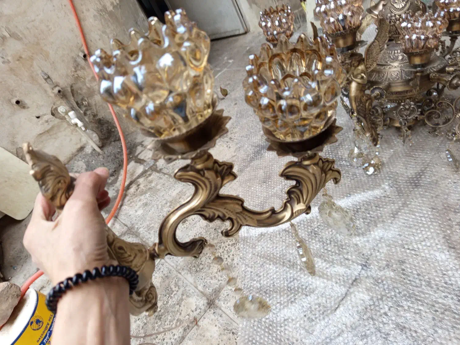 لوستر سقفی طرع فرشته برنزی و یک عدد دیوار کوب|لوستر و چراغ آویز|قدس, شهرقدس|دیوار