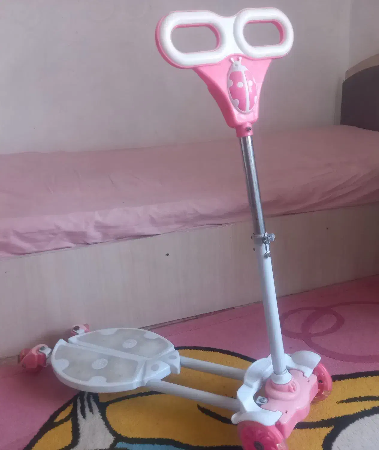 اسکوترپروانه ای|دوچرخه، اسکیت، اسکوتر|رباطکریم, رباطکریم|دیوار