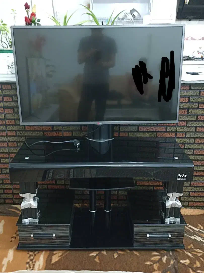 میز و تلویزیون ال جی ۴۲|میز تلویزیون|ارومیه, |دیوار