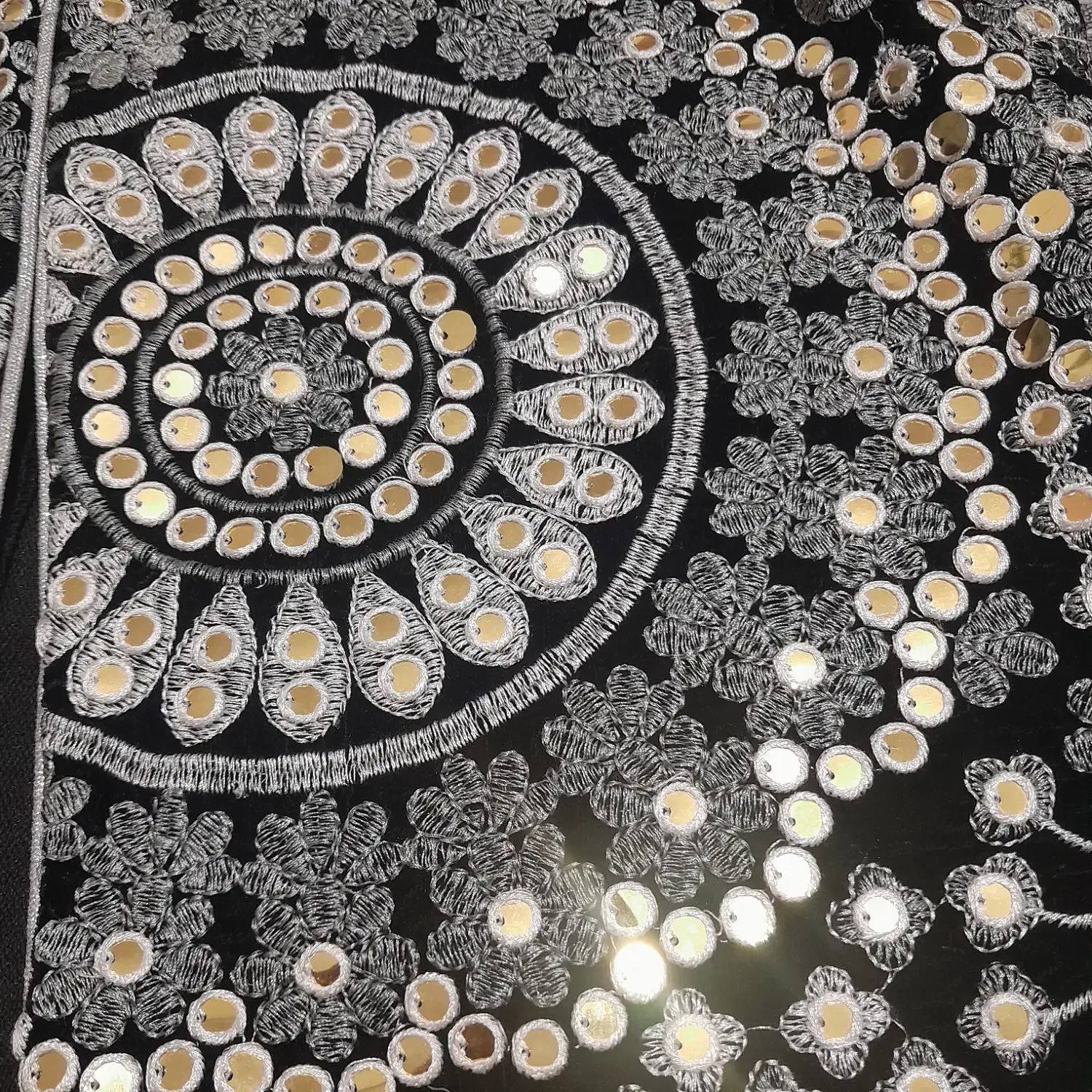 مانتو مخمل و خرجکار سوزندوزی هندی|لباس|ری, ظهیرآباد|دیوار