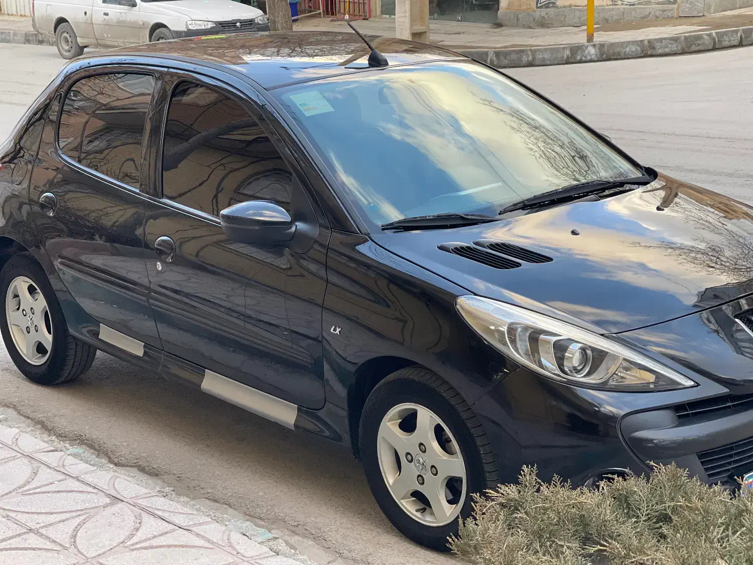 207 تیوفایو مشکی|خودرو سواری و وانت|همدان, |دیوار