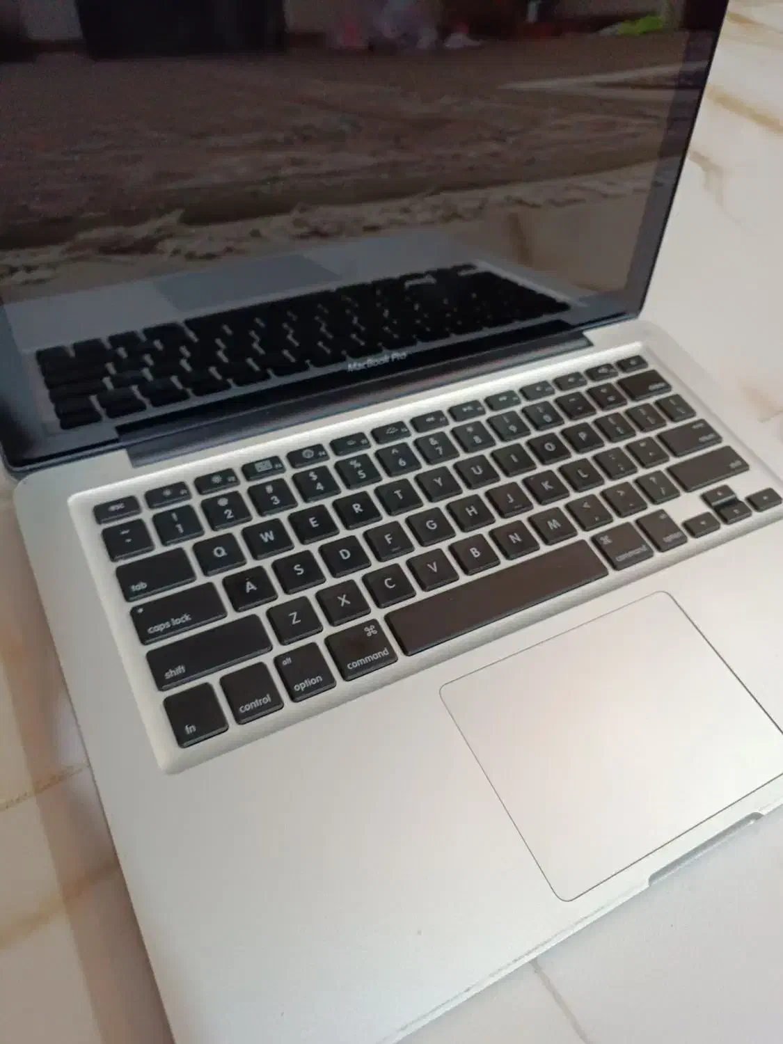 مک بوک پرو|رایانه همراه|شیراز, ریشمک|دیوار