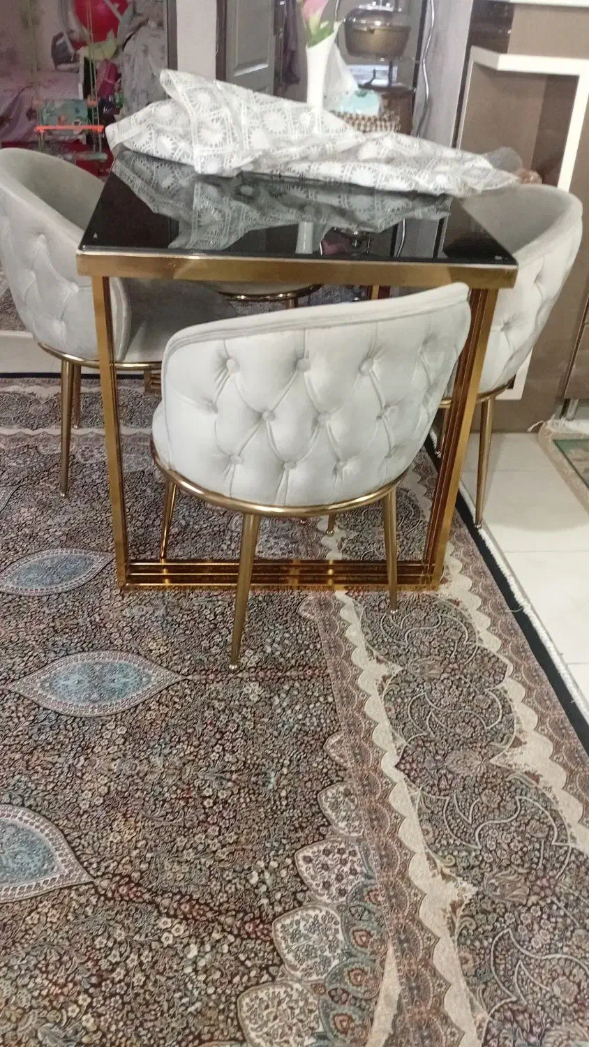 میز نهار خوری چهار نفره|میز و صندلی غذاخوری|صدرا-فارس, فاز ۲|دیوار