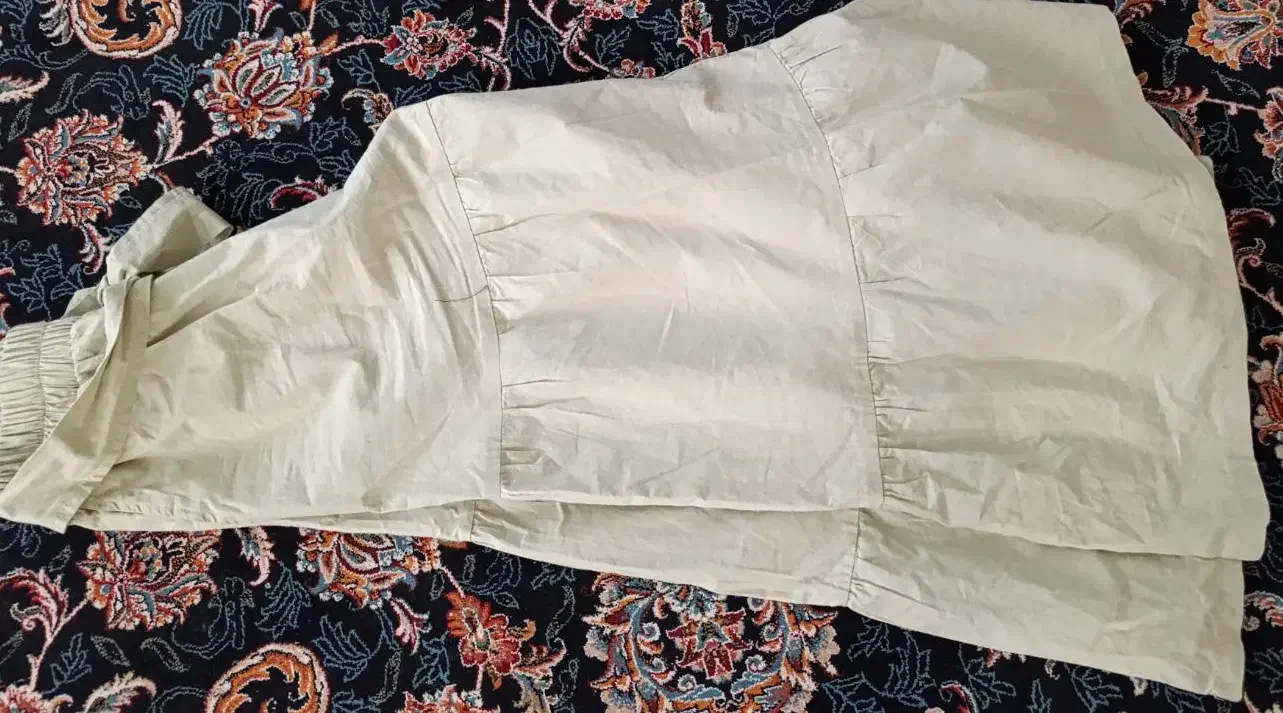 شلوار دامنی (بادی)|لباس|قدس, شهرقدس|دیوار