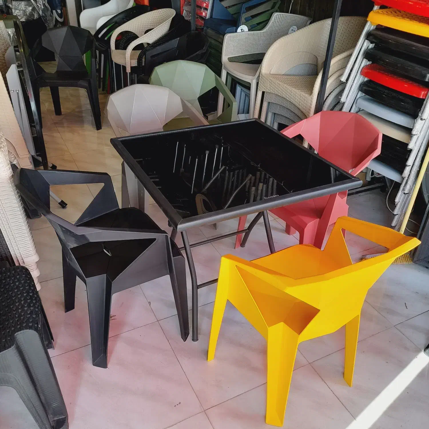 صندلی پلاستیکی ناهار خوری سه بعدی مدرن|میز و صندلی غذاخوری|هشتگرد, طاووسیه|دیوار