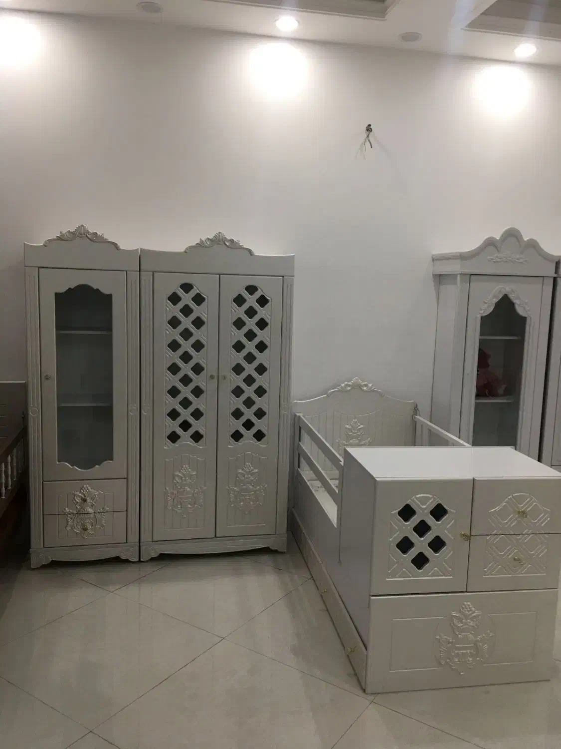 تخت و کمد نوزاد مدل آنتیک + تخفیف آخر هفته|تخت و صندلی بچه|رشت, بازار|دیوار