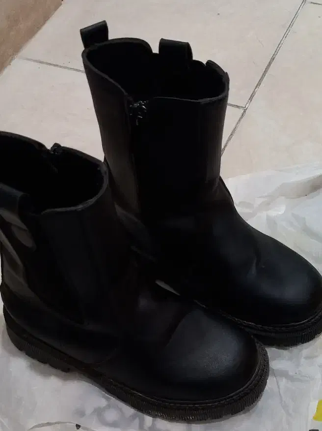 پوتین بچگانه|کفش و لباس بچه|قدس, شهر‌قدس|دیوار