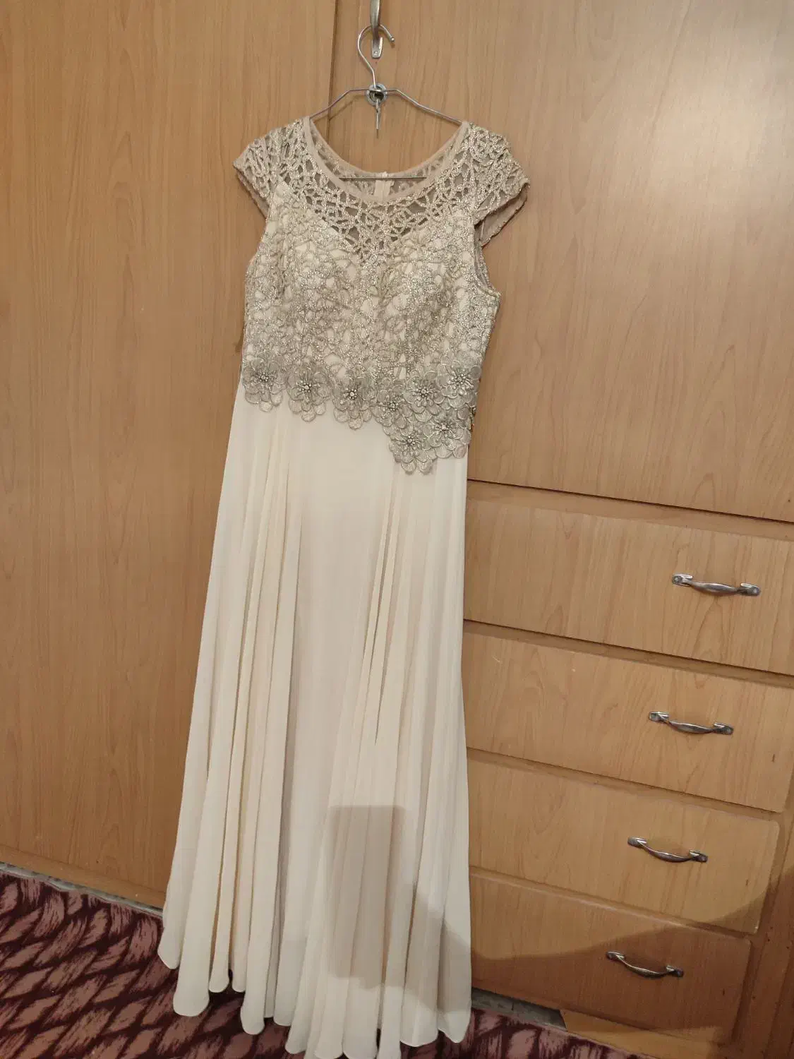 پیراهن|لباس|ازنا, |دیوار