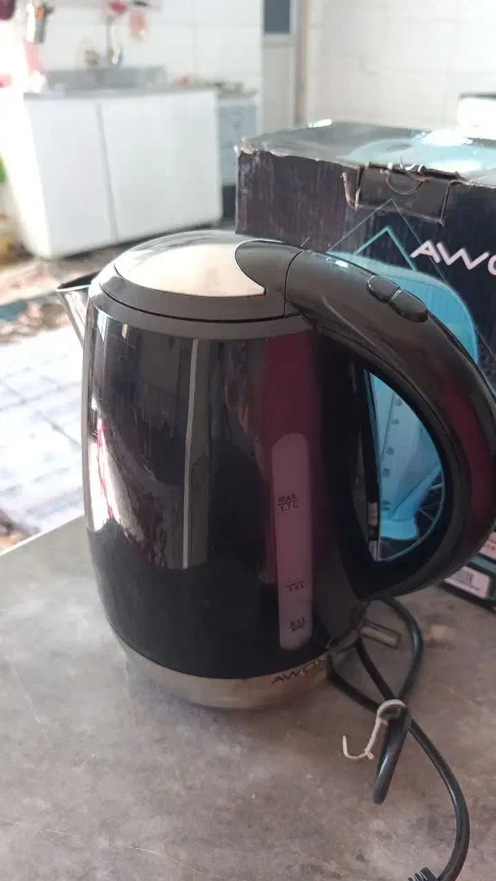 کتری برقی یک لیترو۷۰۰میلی|قوری، کتری، قهوه‌ساز دستی|فیروزکوه, |دیوار