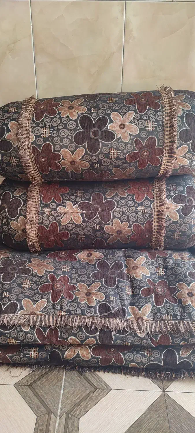 کناره و بالش لوله ای|رختخواب، بالش، پتو|سیرجان, |دیوار