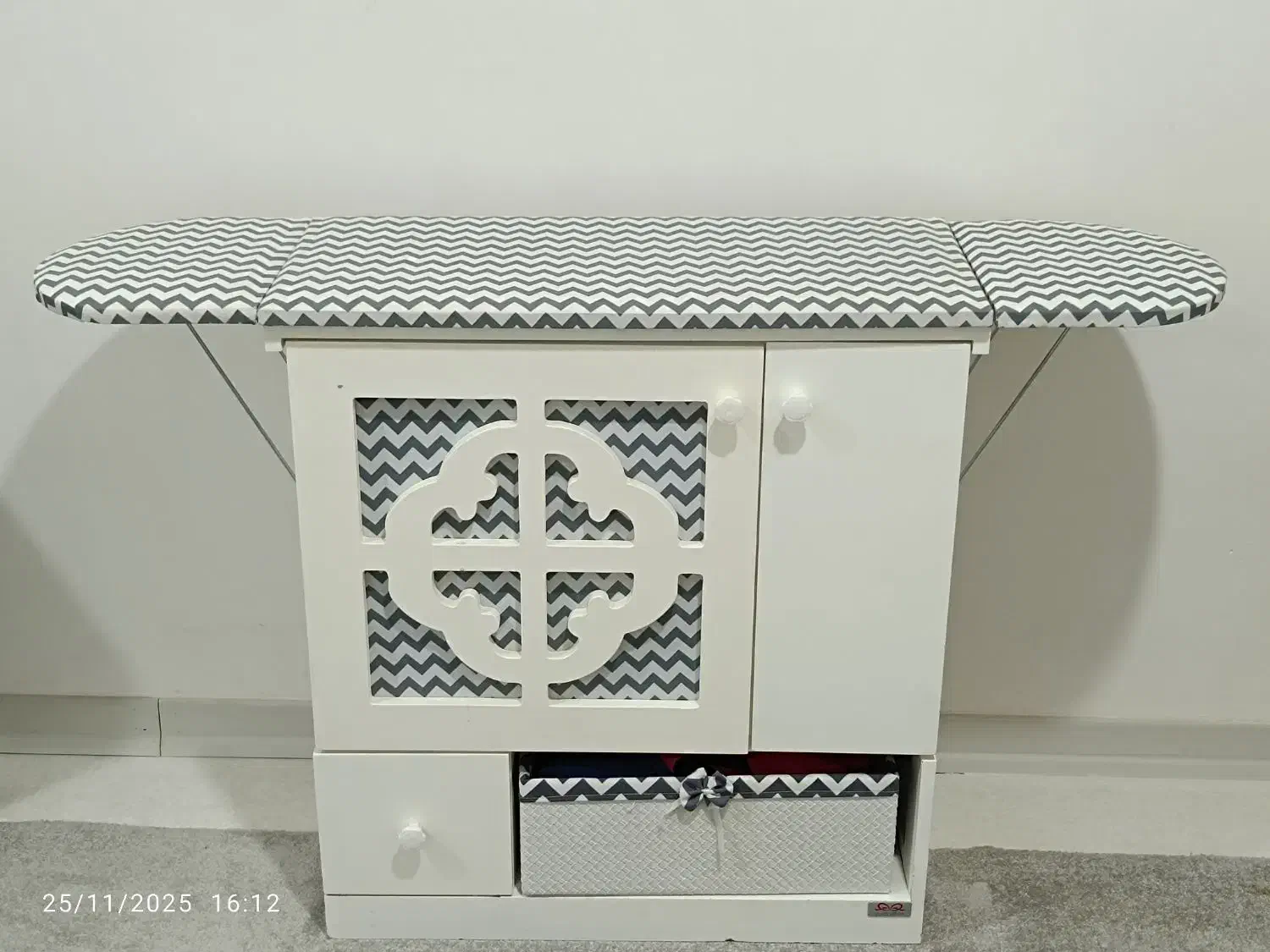 فروش میز اتو و چرخ خیاطی کمد دار|اتو و لوازم اتو|ایذه, |دیوار