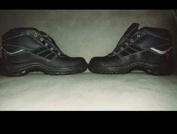 کفش ایمنی|کیف، کفش، کمربند|اهواز, شهرک دانشگاه|دیوار