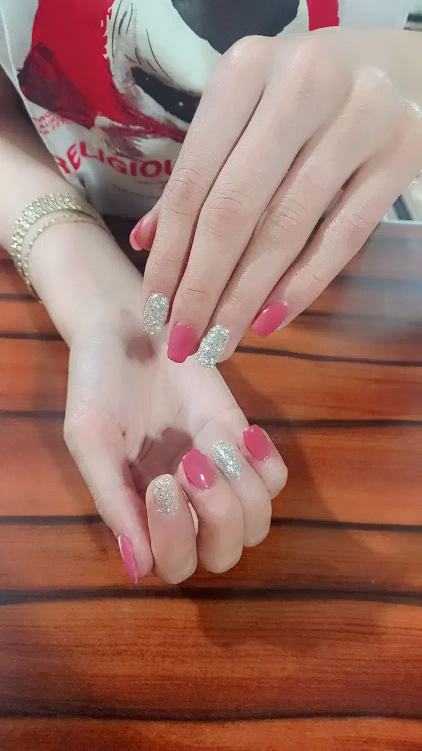 کاشت ناخن. ژلیش دست و پا. مانیکور.|خدمات آرایشگری و زیبایی|همدان, |دیوار