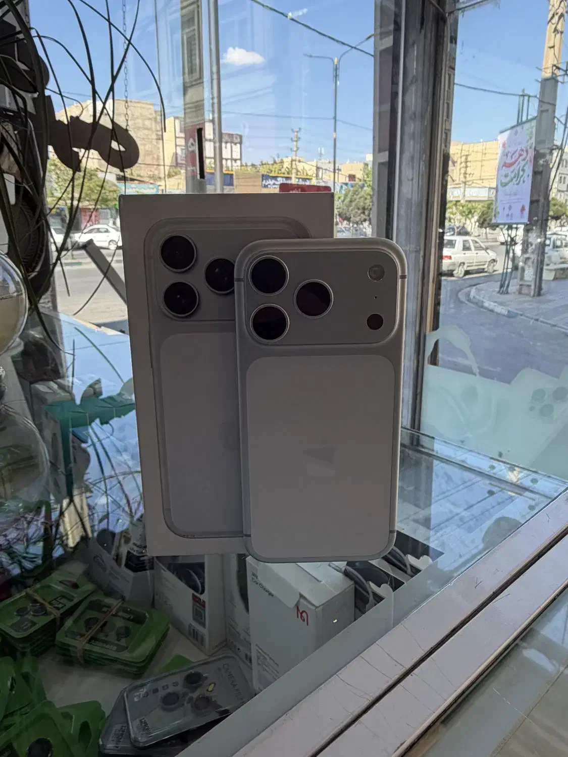 17 pro 256 silver|موبایل|صفادشت, |دیوار