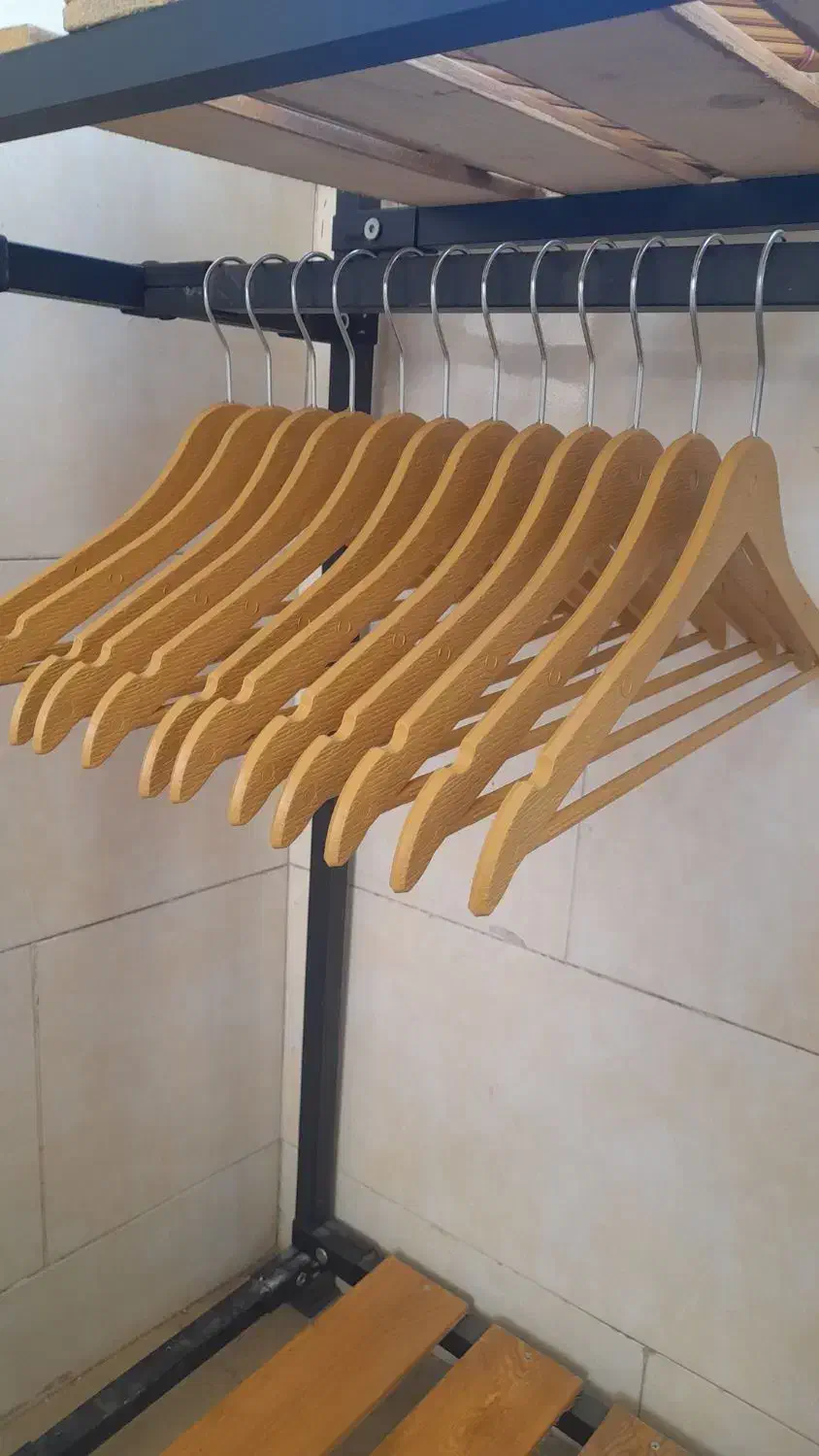 چوب لباسی|بندرخت و رختآویز|شهریار, شهرک امیریه|دیوار