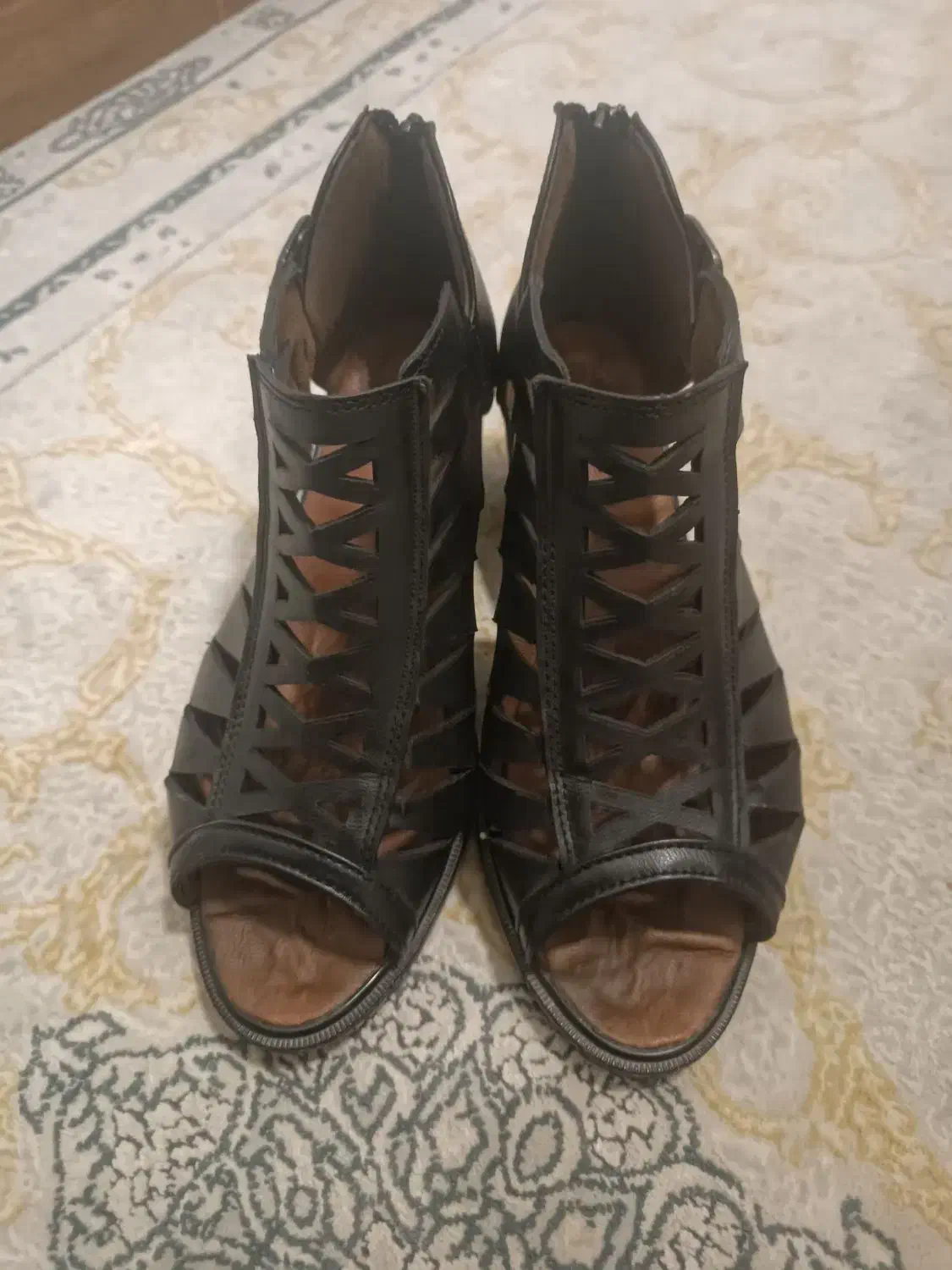 کفش  مجلسی|کیف، کفش، کمربند|اشتهارد, |دیوار