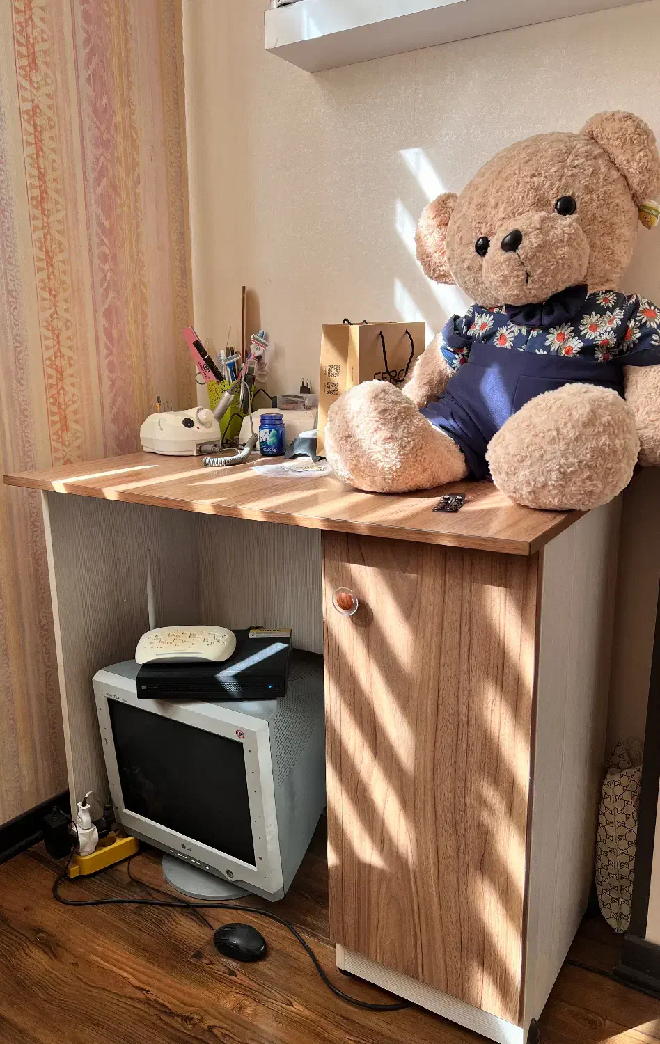 فروش میز تحریر در حد نو|میز تحریر و کامپیوتر|شیراز, قدوسی غربی|دیوار