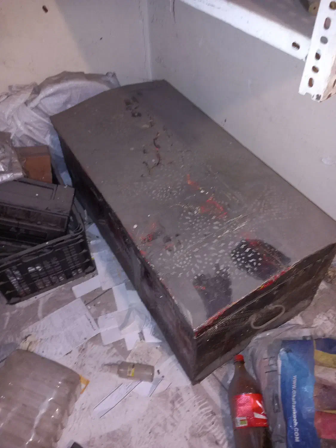 صندوق فلزی وچوب طرح قدیم|کلکسیون اشیاء عتیقه|قائمشهر, |دیوار