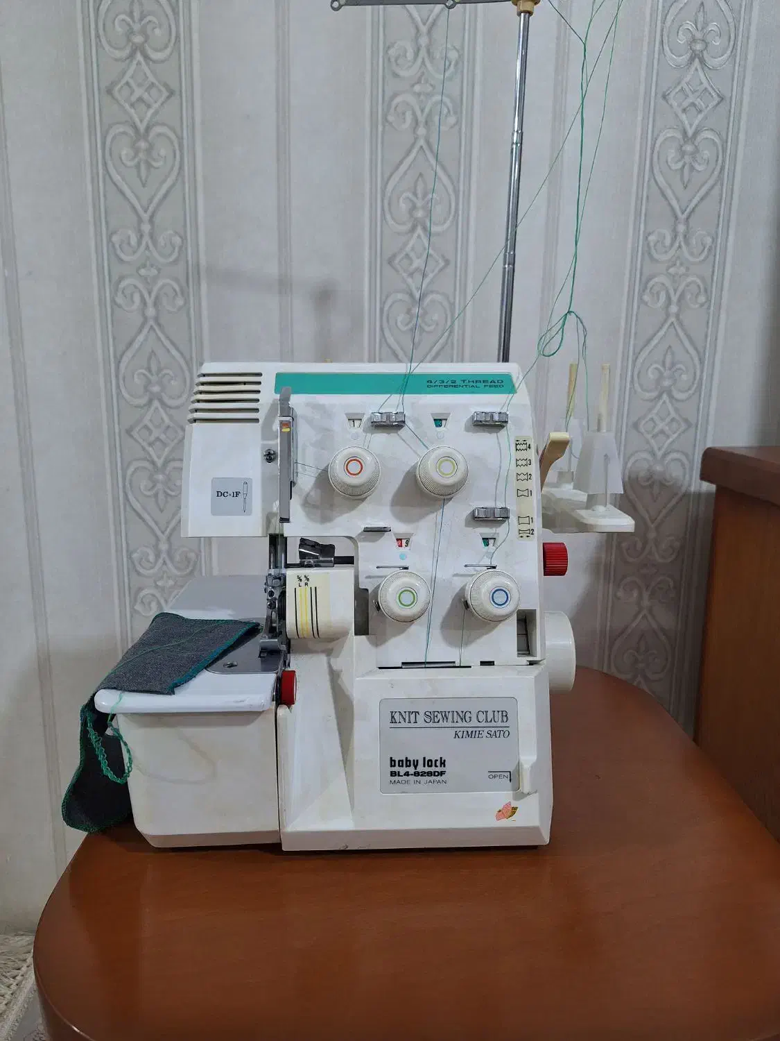 سردوز بیبی لوک|چرخ خیاطی و ریسندگی|پرند, فاز ۵|دیوار