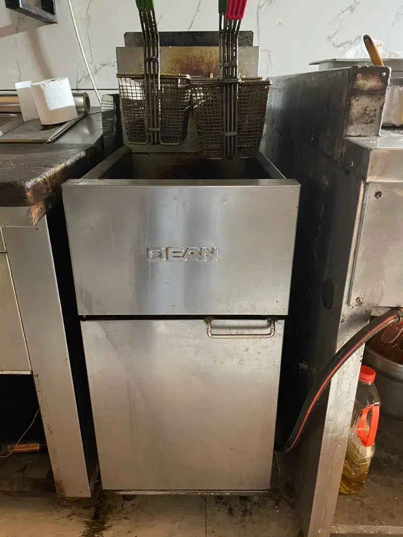 سرخکن دین آمریکایی اصل|کافی‌شاپ و رستوران|رشت, منظریه|دیوار