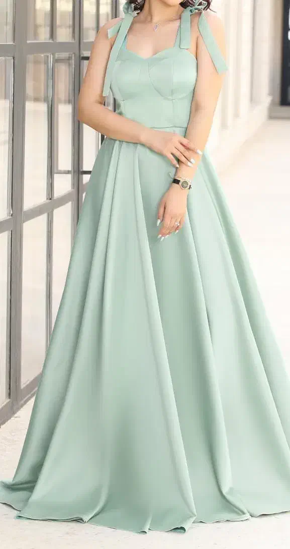 لباس مجلسی|لباس|مبارکه, |دیوار