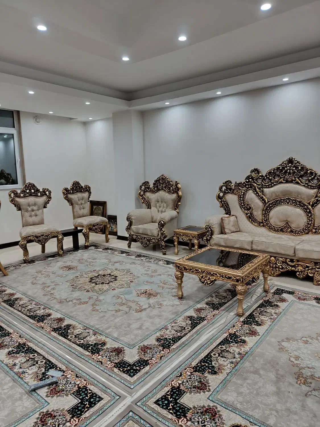 مبل سلطنتی 9 نفره همراه با نهار خوری 8 نفره|مبلمان خانگی و میز عسلی|قرچک, شهرک الحدید|دیوار