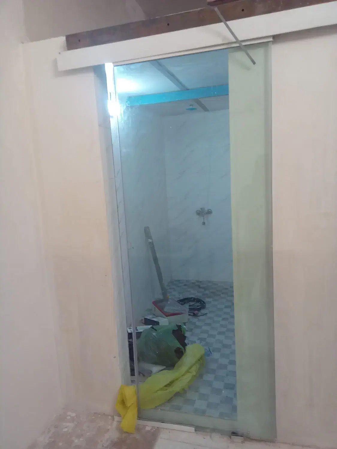 نصب وتعمیرات شیشه سکوریت|خدمات پیشه و مهارت|بروجرد, |دیوار