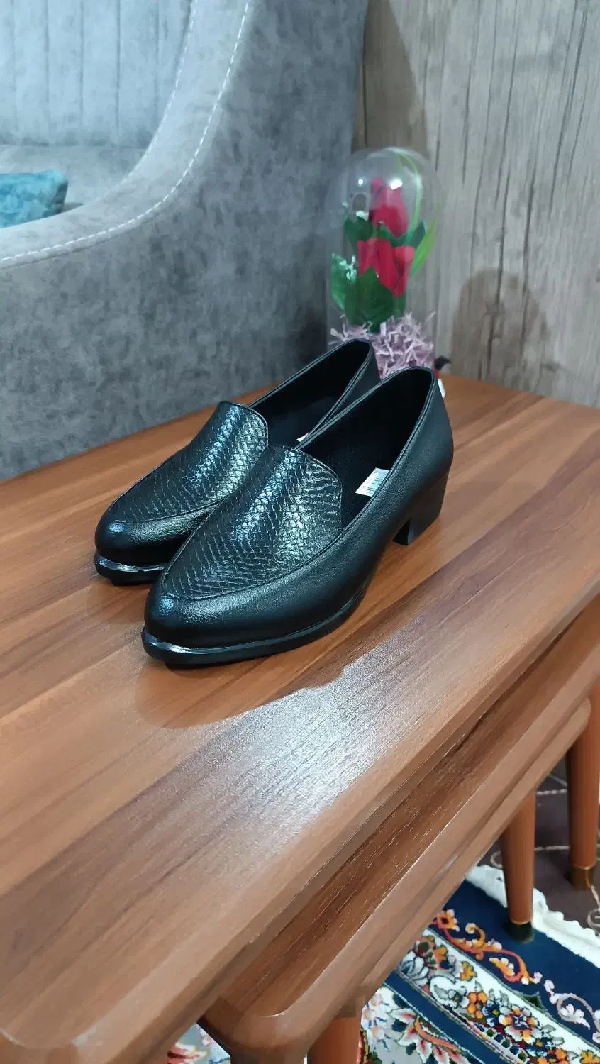 کفش پاشنه دار و کالج زنانه|کیف، کفش، کمربند|اشتهارد, |دیوار