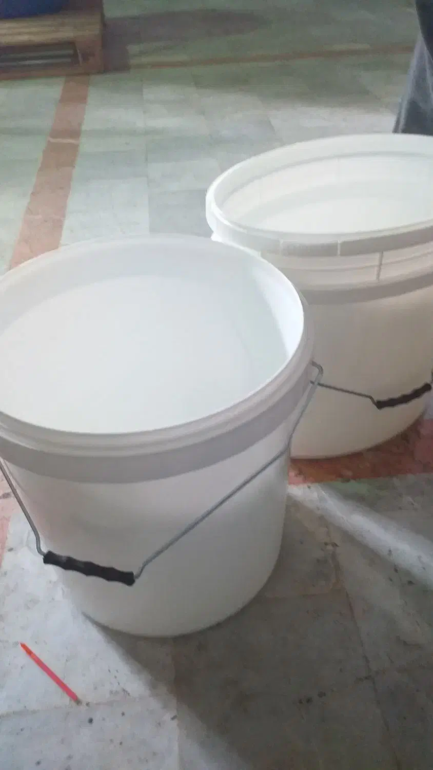 سطل|ظروف نگهدارنده، پلاستیکی، یک‌بارمصرف|سرخنکلاته, |دیوار