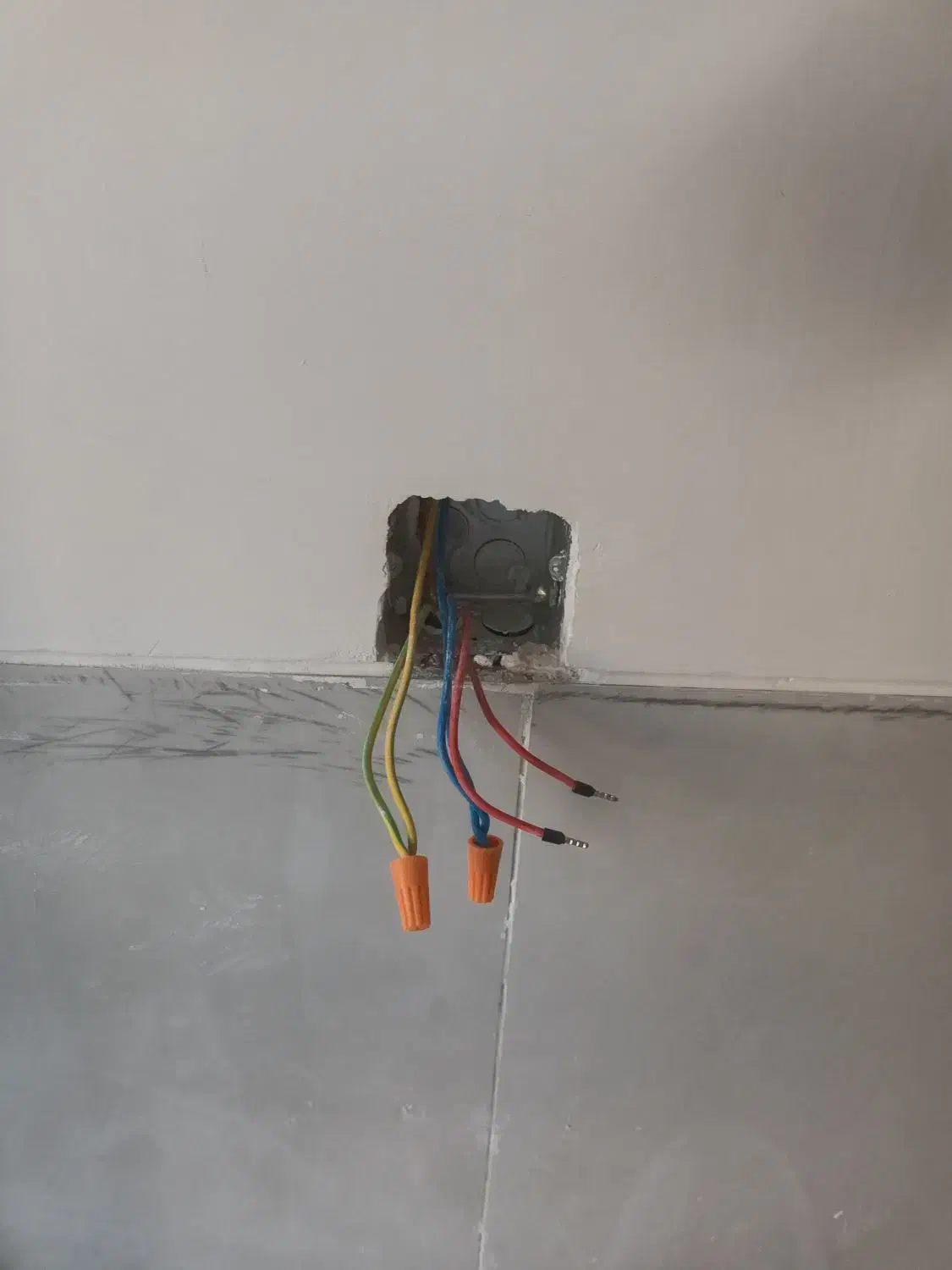 دو نفر کارگر نیمه ماهر برقکار نیازمندیم|استخدام صنعتی، فنی، مهندسی|شاهین دژ, |دیوار