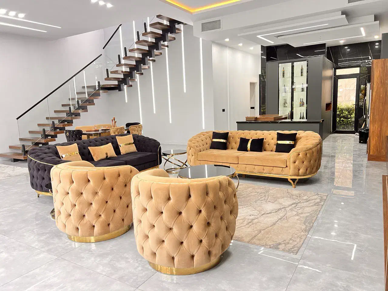 مبل راحتی ۸نفر با غذاخوری ۶ نفر با پایه استیل ۳۰۴|مبلمان خانگی و میز عسلی|کرج, عظیمیه|دیوار