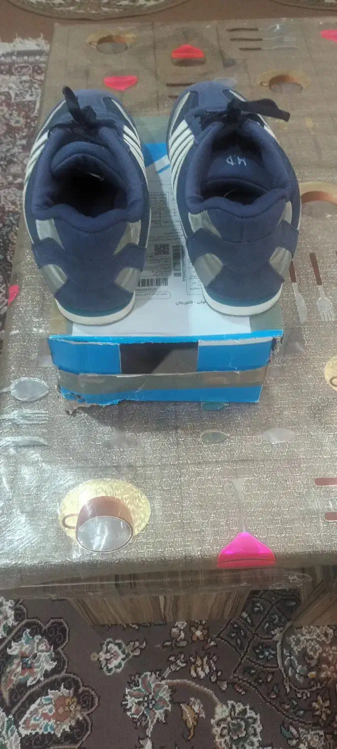 کفش|کیف، کفش، کمربند|ابریشم, |دیوار