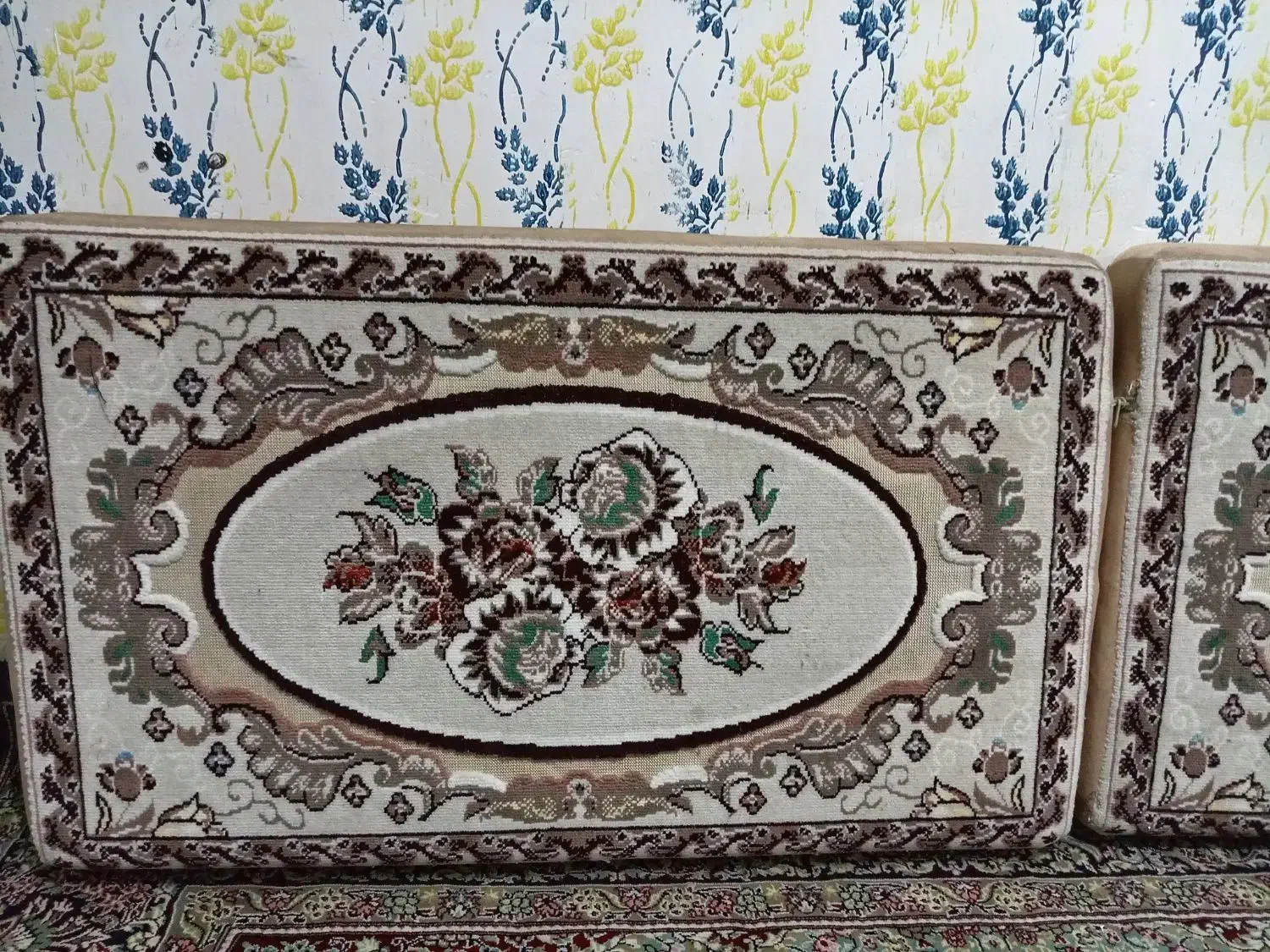 فرش و پشتی|پشتی|بومهن, |دیوار