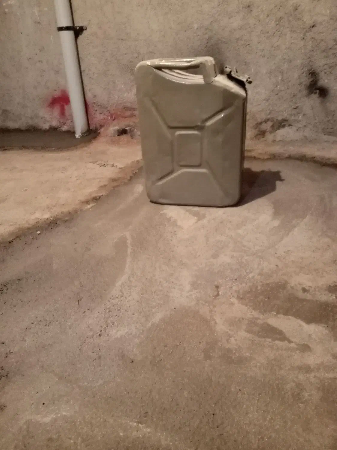 گالن۲۰ لیتری جیپ. افرود. قطعه پاترول.زنجیر چرخ|قطعات یدکی و لوازم جانبی|ملکشاهی, |دیوار