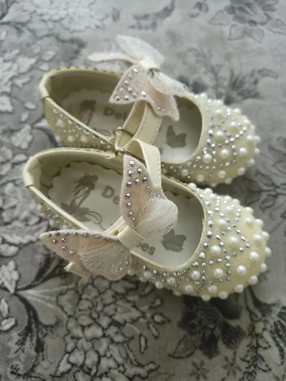 کفش دخترانه نونو|کفش و لباس بچه|صحنه, |دیوار