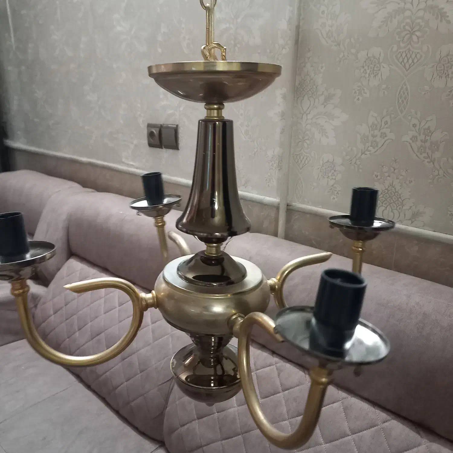 لوستربرنجی اصل چهارشاخه|لوستر و چراغ آویز|قم, سراجه (۱۵ خرداد)|دیوار