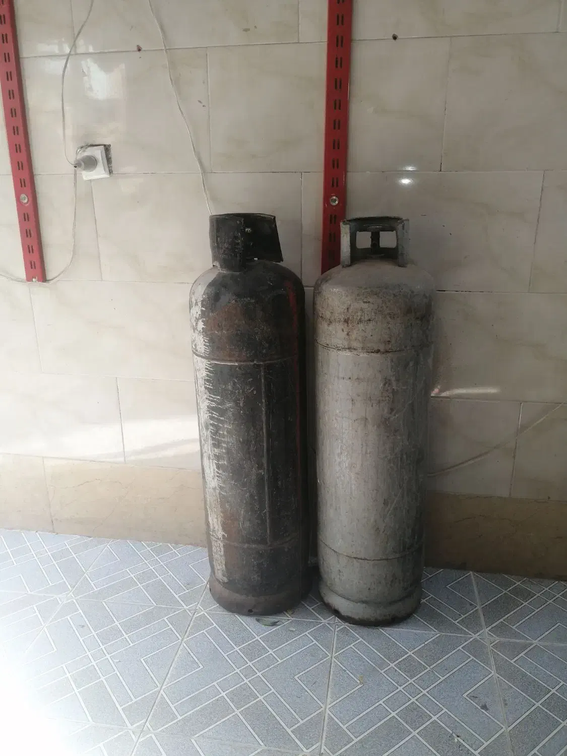 دو عدد کپسول بزرگ سالم|اجاق گاز و لوازم برقی پختوپز|قرچک, قشلاق جیتو|دیوار