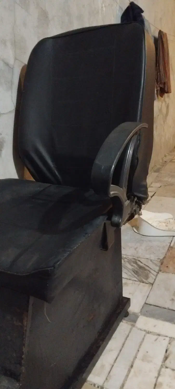 صندلی اریشگر|آرایشگاه و سالنهای زیبایی|رشت, نخودچر|دیوار