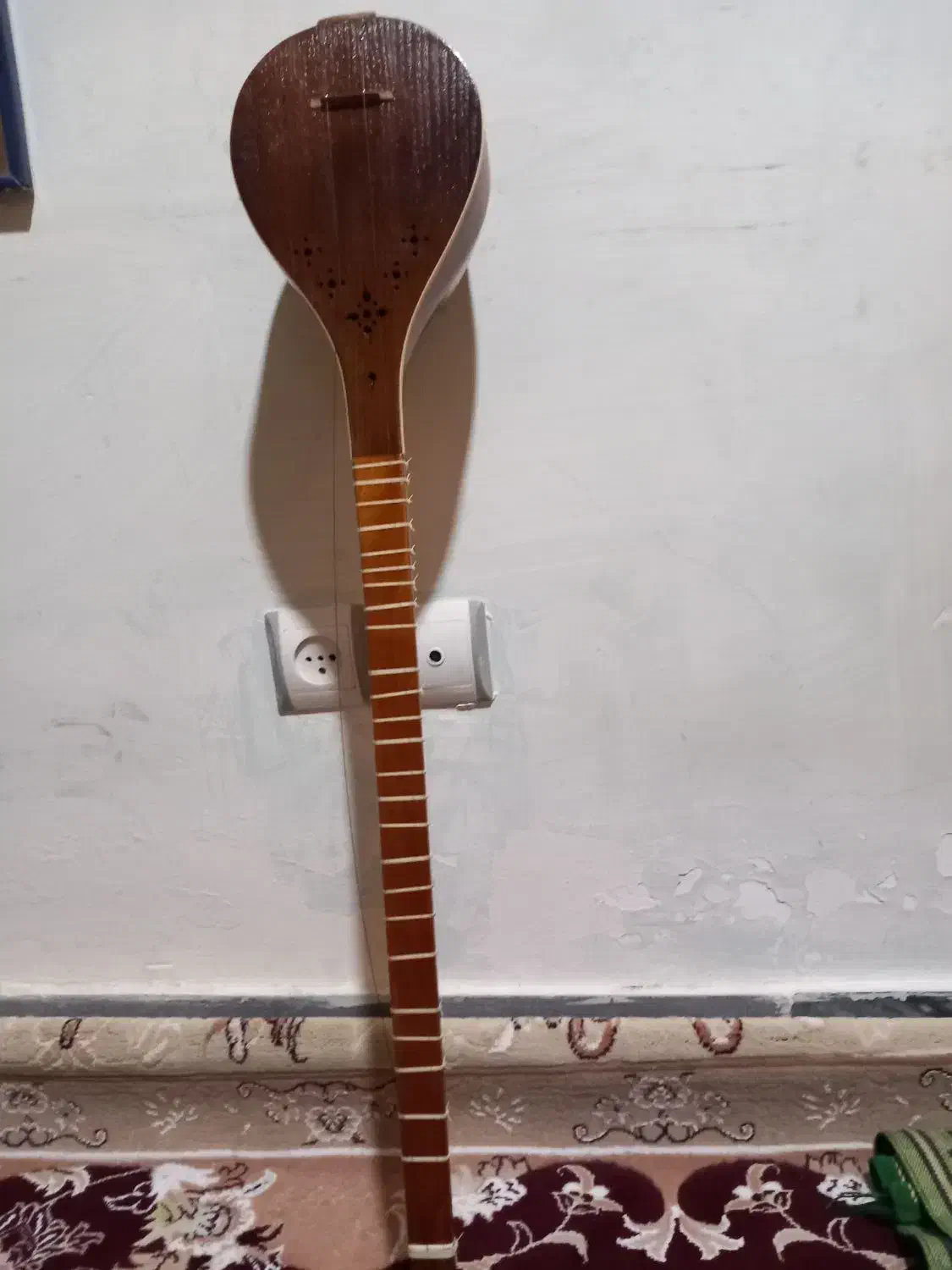 سه تار ابزار موسیقی|سازهای سنتی|دهلران, |دیوار