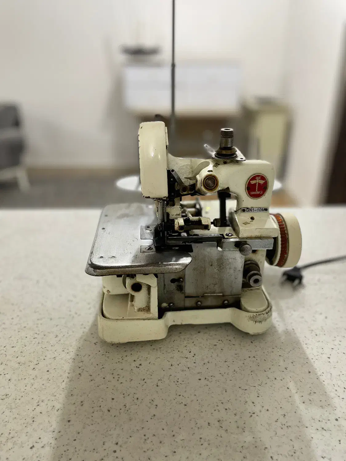 سردوز سه نخ چرخ خیاطی|چرخ خیاطی و ریسندگی|رشت, چله خانه|دیوار