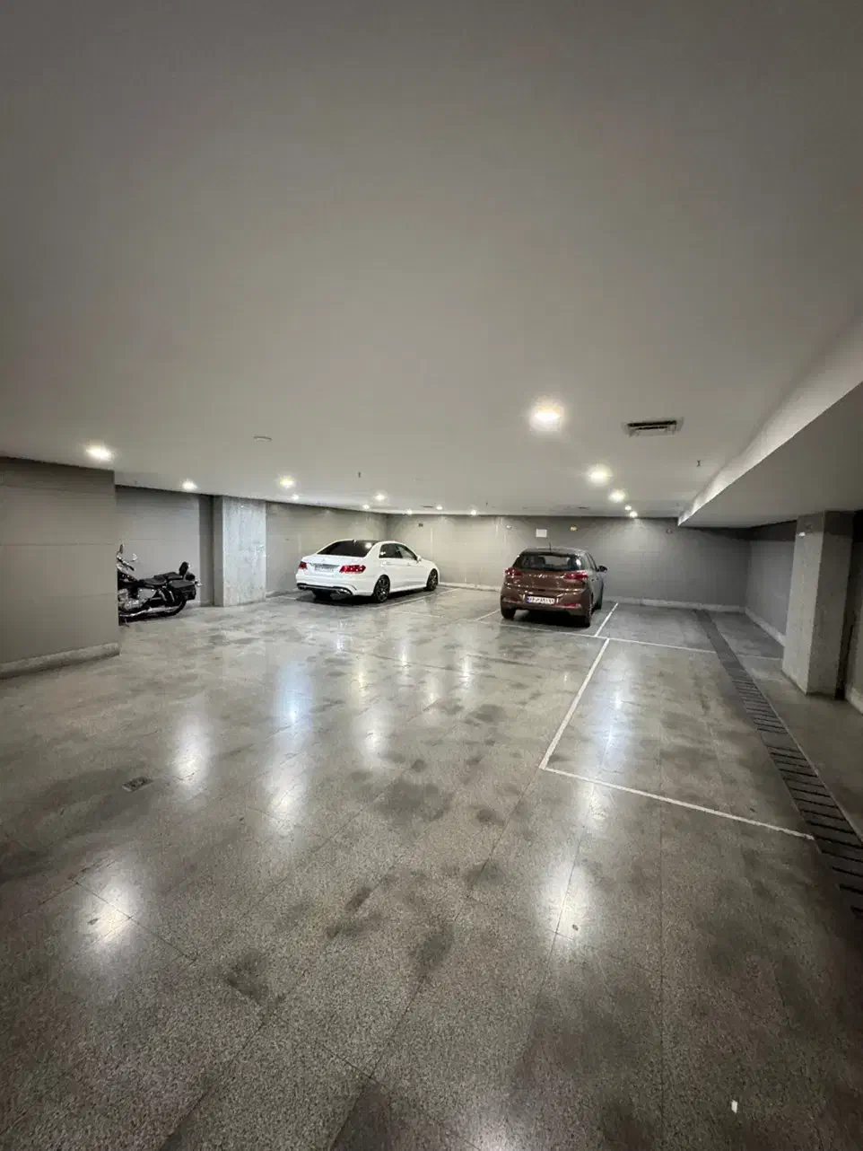 ۳۰۵مترنوساز۳خواب مستر ولنجک/مشاعات آبی/۳۰متر بالکن