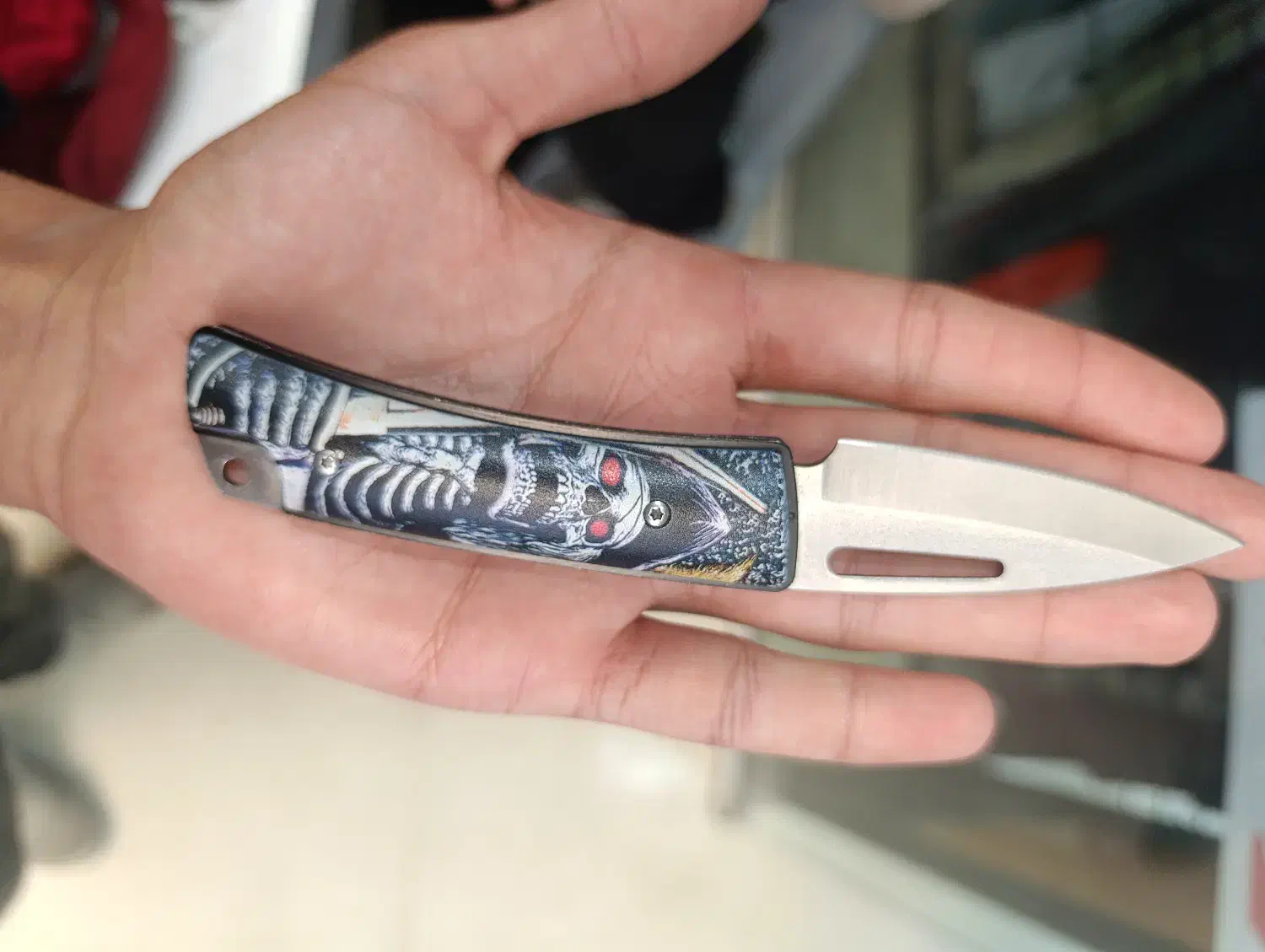 چاقو طرح دار|کلکسیون اشیاء عتیقه|ارومیه, |دیوار