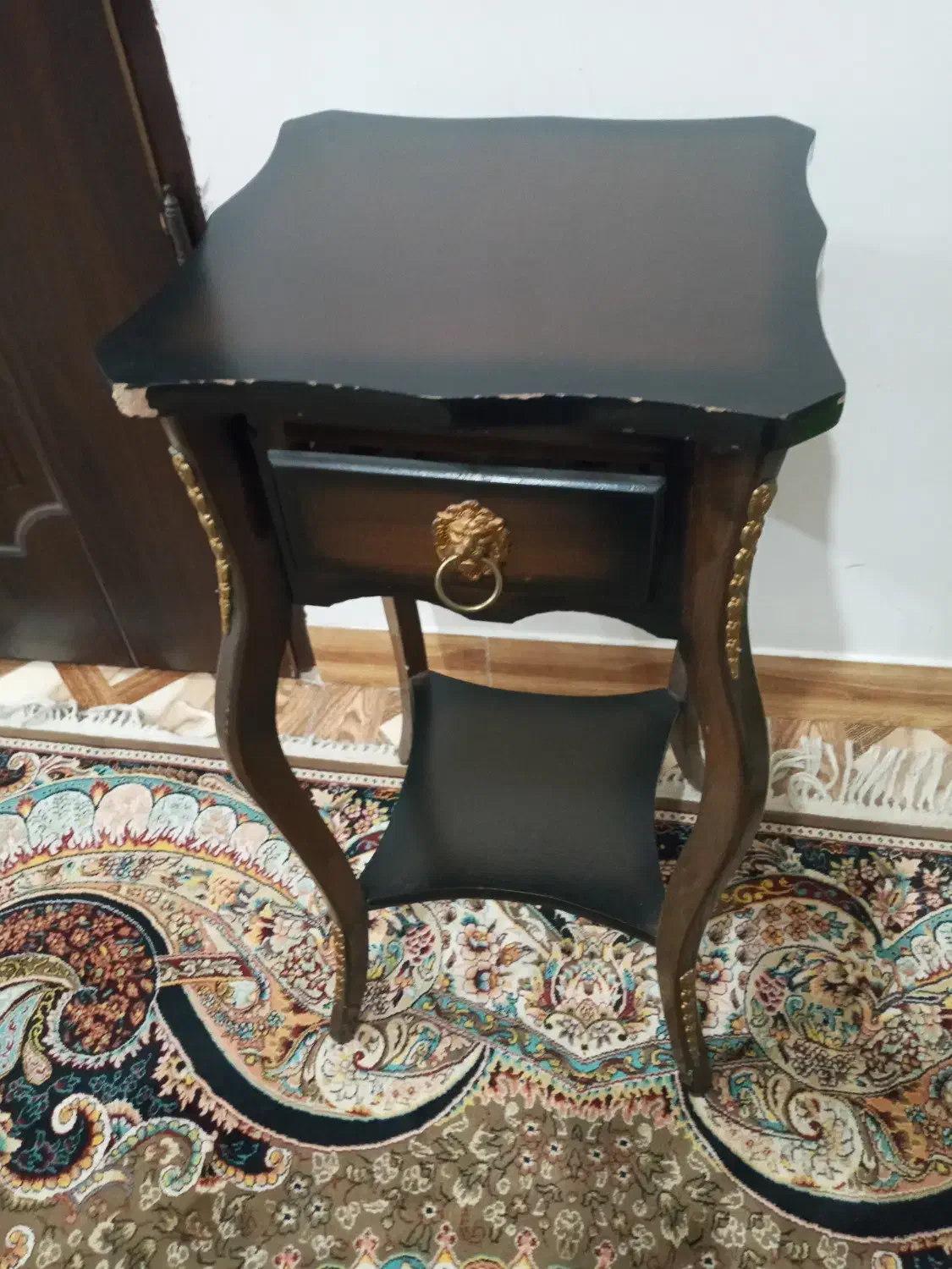 میزتلفن کشودار درحد نو کاملا سالم|میز تلفن|رشت, معلولین|دیوار