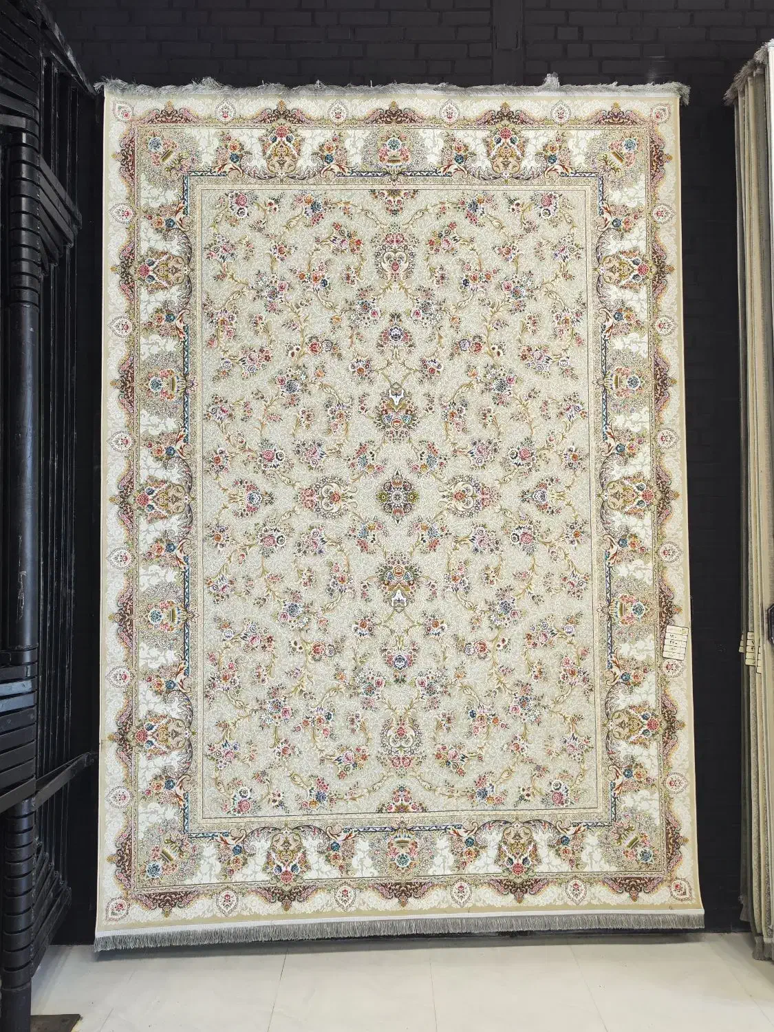 فرش ۹ متری کالکشن باغ گل، ۳۶۰۰ تراکم|فرش|کرمانشاه, |دیوار